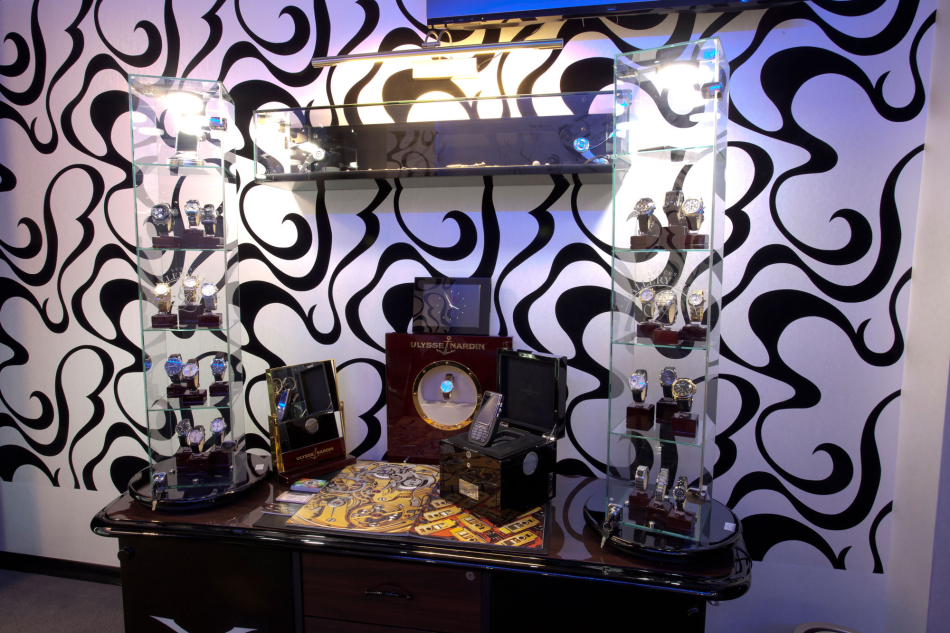 В «Галерее Люкс» вы можете купить или заказать элитные наручные часы.