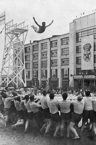 Парад физкультурников на площади 1905 года